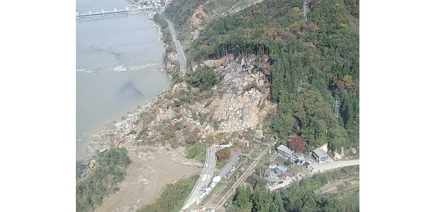 山が崩落し、多くの犠牲者が出た