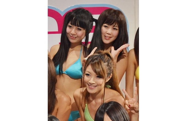 新メンバーのキャラが自分たちと被っていることに、若干焦り気味の三澤佳奈さん(左)と大溝しいなさん(右)