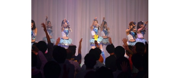 ライブイベントも行われ、会場は大盛り上がりに！