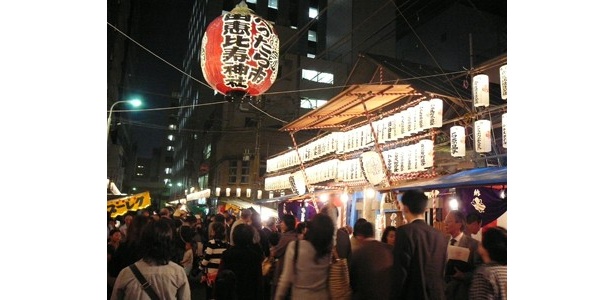 夜も活気は衰えない。両日ともに21時まで開催！
