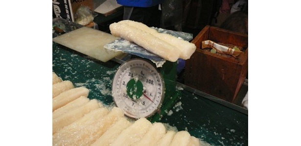 量り売りされるべったら漬け