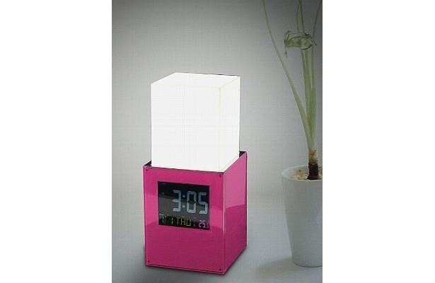 ニョキっと伸びる！LEDライト付き目覚まし時計は遊び心満載