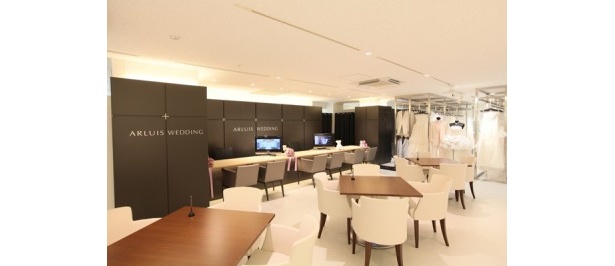 店舗では海外挙式に関する様々なプランを提供してくれる
