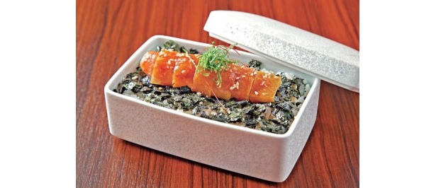 自家製昆布巻き明太子を丸ごと乗せた「元祖博多めんたい重」