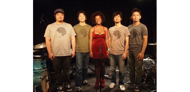 異色の編成！indigo jam unitの生演奏に酔う