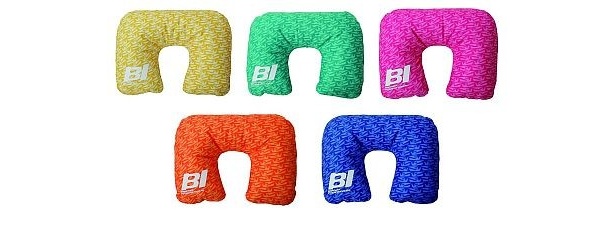 「Braniff ネックピロー」(各2520円/5種類)