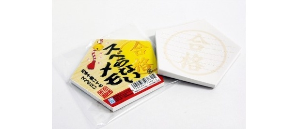 こちらは“スベらない”に掛けて登場した｢合格祈願スベらないメモ」（294円）