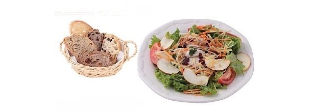 グランアージュ「PAUL」の「りんごと鶏肉のサラダ（フェルミエール） パンバスケット付き」(1008円/提供時間：10時～)