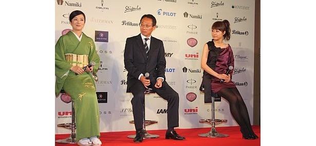 「字は下手なんですが…」と謙遜する鈴木さん
