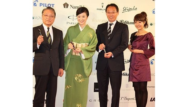 伊東四朗さんは「この仕事で食べていけるようになったのが嬉しい」と手紙に書いて読み上げた