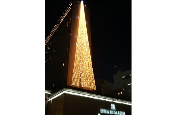 震災復興の励ましと願いを！大阪・リーガロイヤルホテルに高さ80mの光のクリスマスツリーが登場