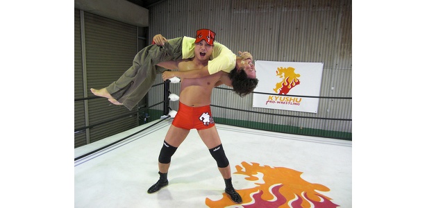 あの「博多ぶらぶら」がプロレスデビュー！