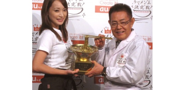 「ラーメン王決定戦」イベントで、加藤茶さんが『カトちゃんラーメン』発表！？