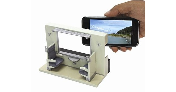 画面が「車窓」に！“旅気分”を味わえるスマホスタンド