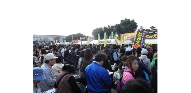2日間で合計51万5000人が来場した。