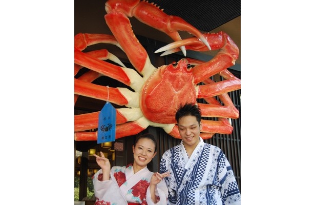 巨大な蟹のモニュメントも