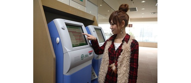 馬券が当たった時に100円が何倍になるかがわかるオッズ。オッズが低い馬は人気、高い馬は穴馬。施設内のテレビやオッズボックス(写真)で確認