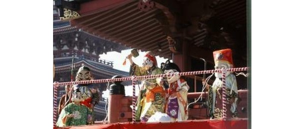 14:30〜行われる七福神舞もぜひ見ておきたい(浅草寺)