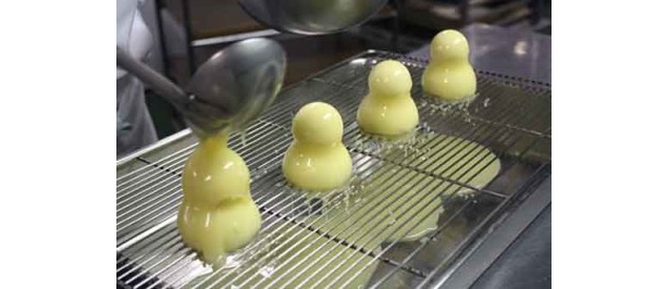 ホワイトチョコのグラサージュでぷるぷるの食感に☆