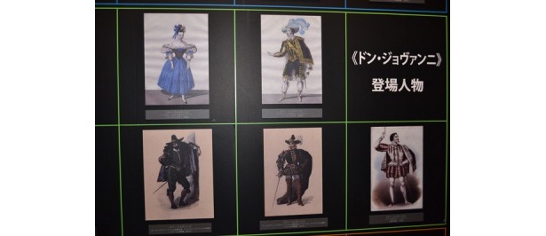 様々な衣装のラフデザインも展示されている