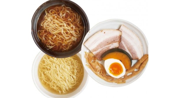 醤油（左上）と塩（左下）の2種類がある。具は別皿で