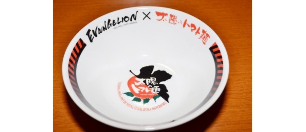 オリジナルのロゴが入ったどんぶり