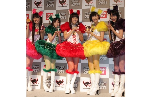 【写真を見る】ももいろクローバーZのサンタの衣装全身ショット！