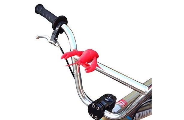 酷評を乗り越え誕生！ザリガニ＆カエルの自転車用ライトが面白い