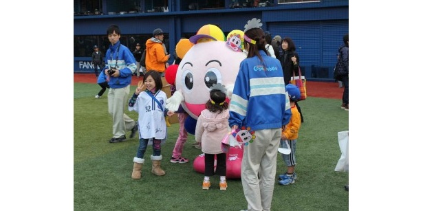よこはまコスモワールドのコスモくんも遊びに