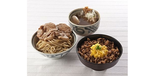 炭焼豚つけ麺と豚そぼろと卵の二色丼がセットになった「とんぺいマウンテンズ」(980円 ※数量限定/豚平)