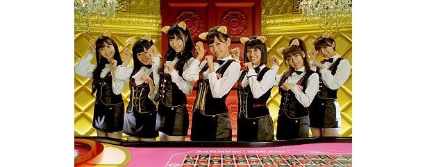 AKB48が“ネコ耳”でキュートなニャンニャンポーズを披露！