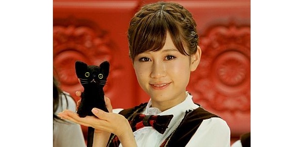 【画像】華やかなディーラーの衣装を着こなすあっちゃん