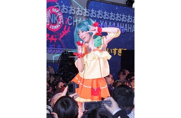 「VOCALOID」キャラに扮した人も多かった