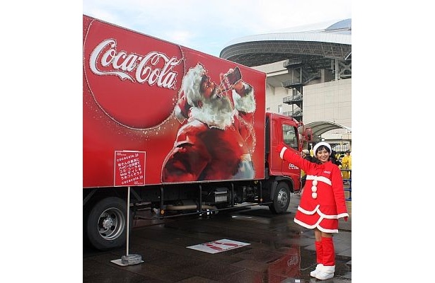 クリスマスらしいサプライズが嬉しい！ コカ・コーラのキャンペーンが大盛況