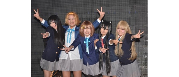 「けいおん！」のメンバーに扮したレイヤーたち