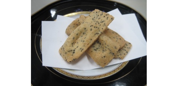 胡麻を練り込んだバージョン。胡麻の風味が香ばしい
