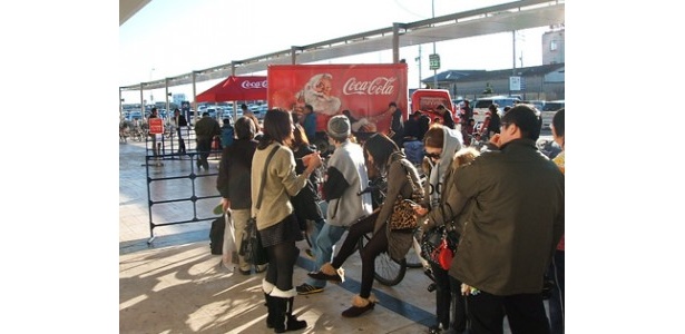 エアポートウォーク名古屋にCMでおなじみの「Coca-Cola Happiness Truck」がやって来た！
