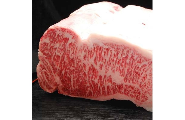 ロッテリアの「松阪牛ハンバーグステーキバーガー」は最高級ランクの肉を使用(1800円)
