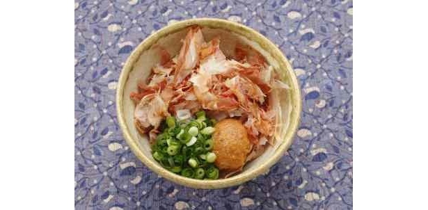 【写真】かちゅ～湯の具はこんな感じ！花かつおに味噌、お好みでネギを入れて