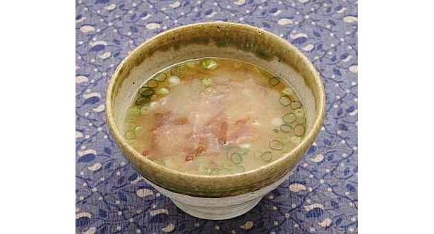 沖縄生まれのかちゅ～湯、かつお節ごと味わって食べてみて！