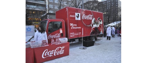 イルミネーション輝く札幌・大通公園に「Coca-Cola Happiness Truck」が登場！