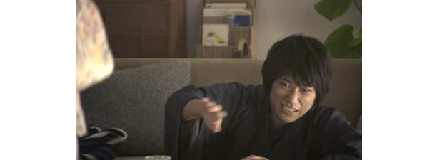 すっかり映画に夢中の夫は｢ちょっと、今良いとこだから｣とあしらう