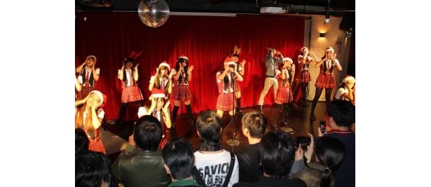沖縄県那覇市のライブハウスにて初公演を行った「RYUKYU IDOL(仮）」