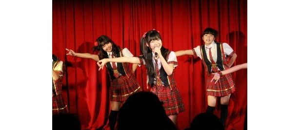 初公演の様子