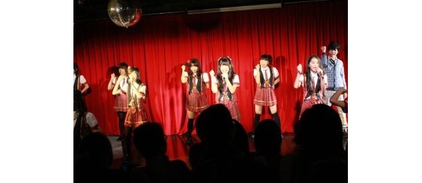 初公演の様子