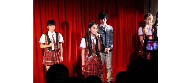初公演の様子