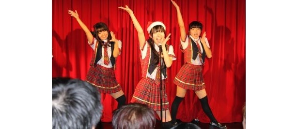 初公演の様子