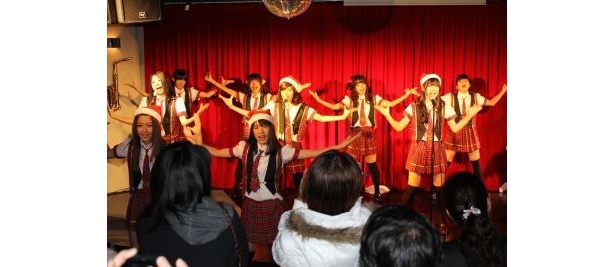 初公演の様子