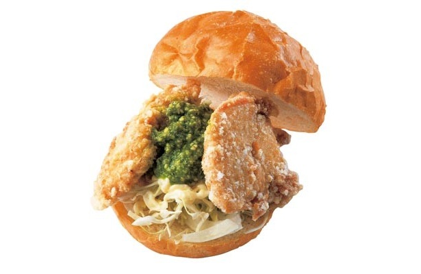 【写真】ジューシーな唐揚げをサンド！｢ざんぎバーガー｣(350円)は特製ダレがジュワッと美味しい！