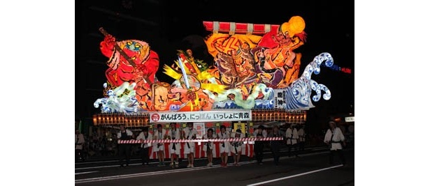 全国の祭りを体験できるブースも。ねぶたの踊り子・跳人(はねと)にもチャレンジできる！
